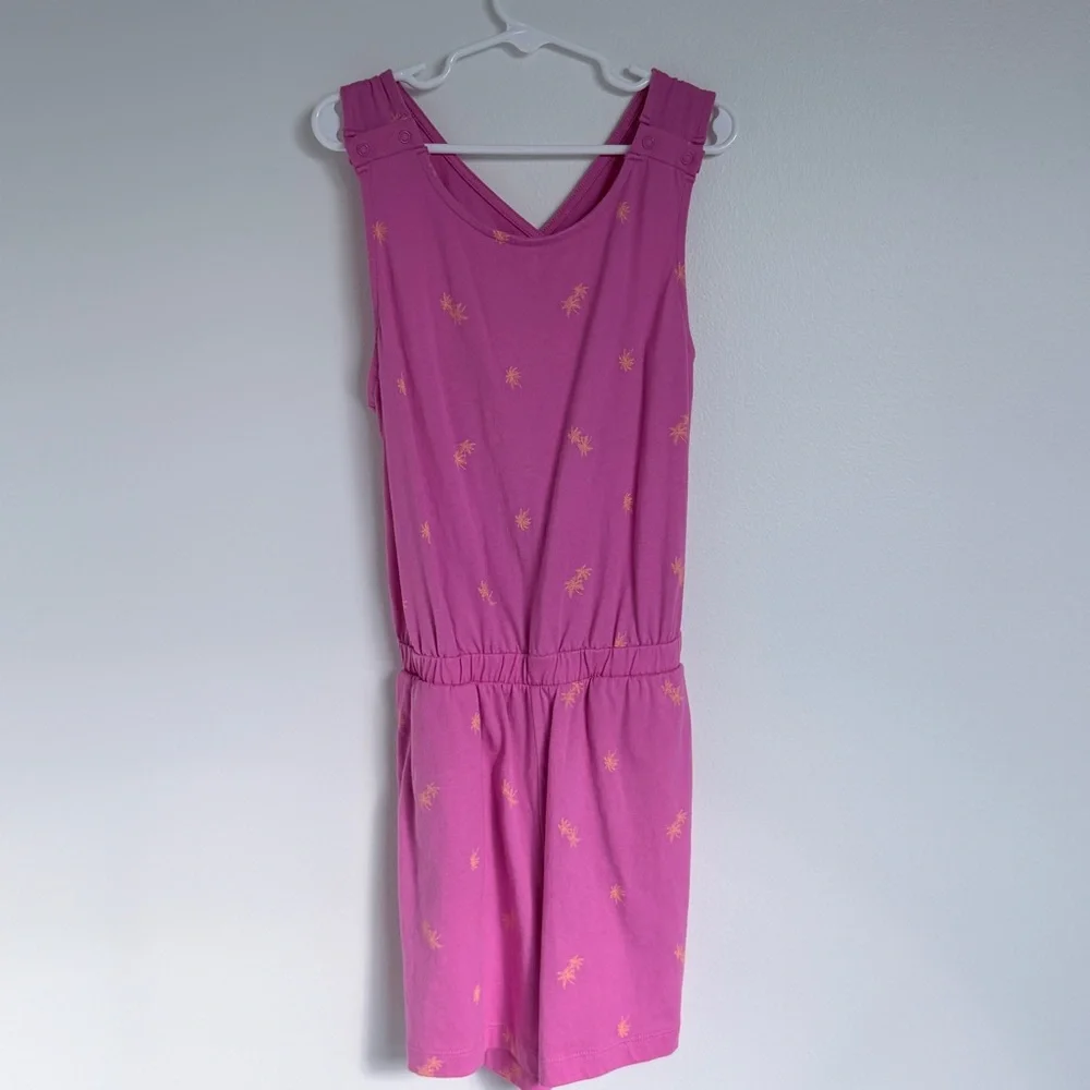 GAP vibrant pink